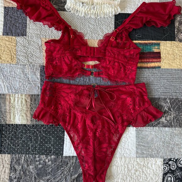 New Mentionables Red Lace Mesh Keyhole Bralette & High Leg Crotchless Panty Smal - Picture 12 of 14